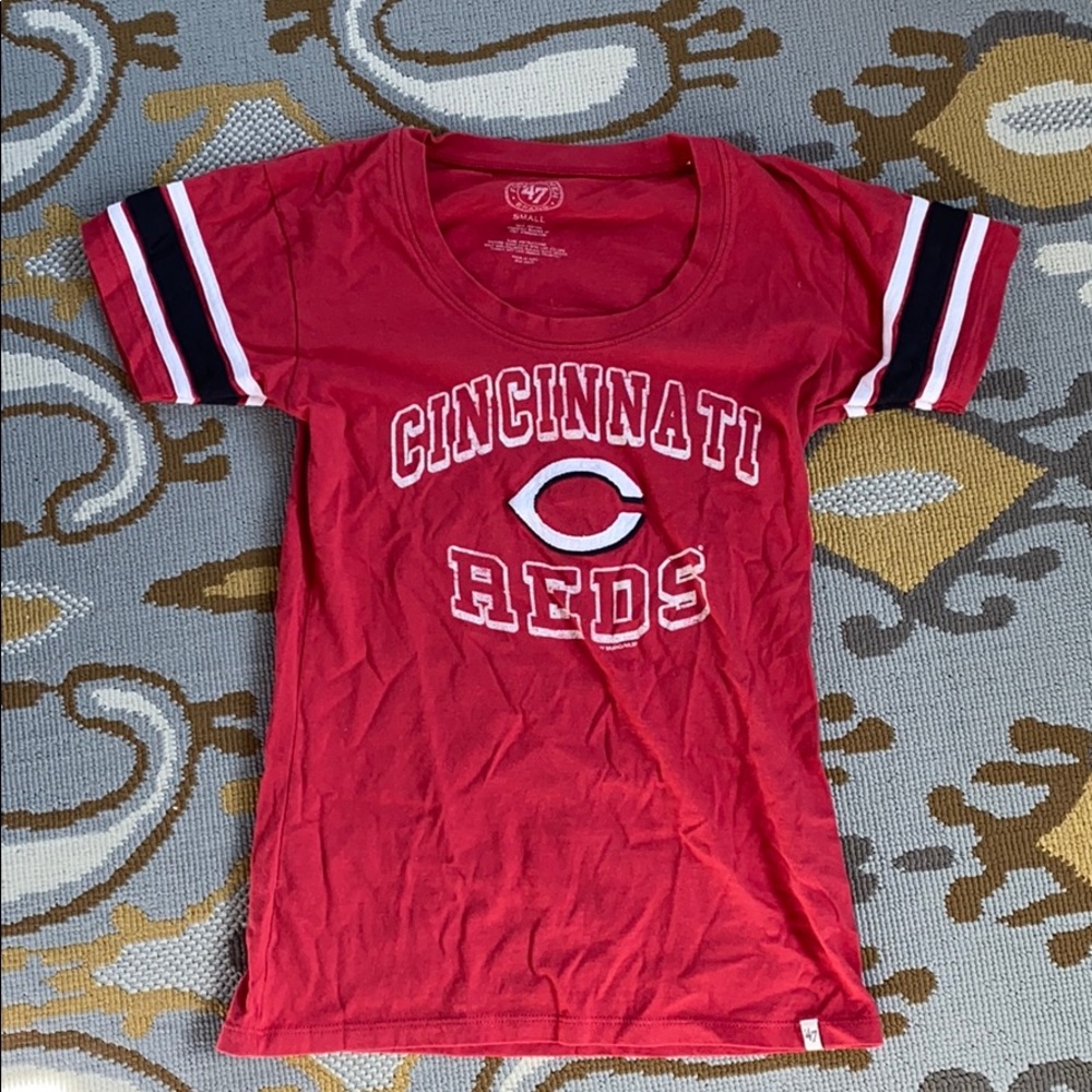 Women’s vintage Cincinnati Reds tee.
